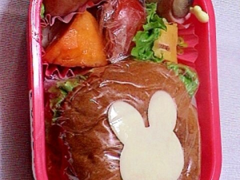 幼稚園弁当　うさぎさんのエビバーガーとどんぐり弁当